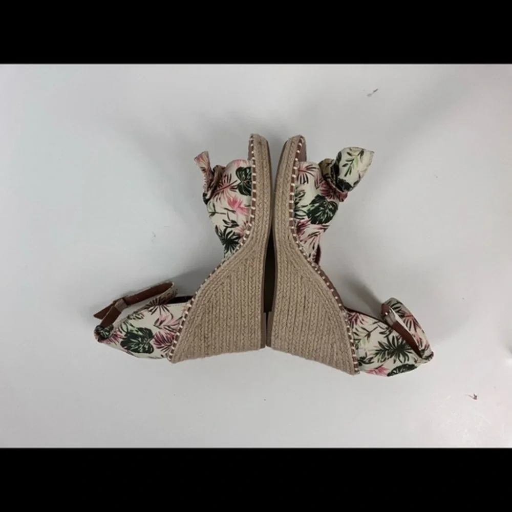 Rampage Floral Fabric Wedge sandal
